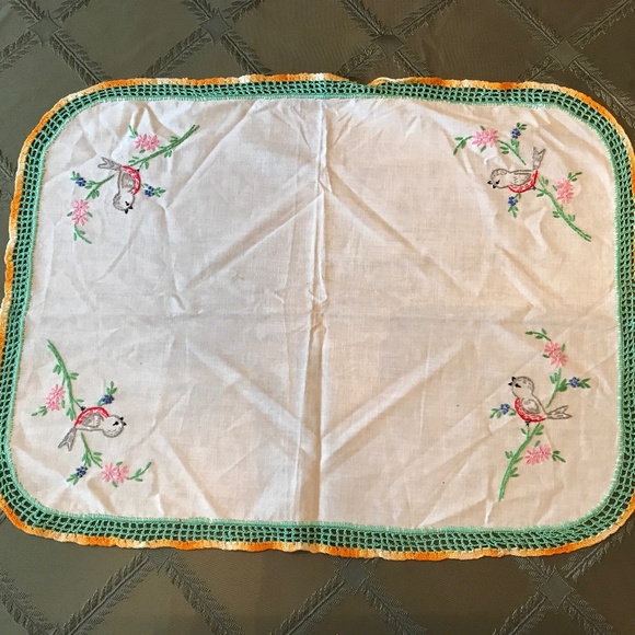 Vintage Table Linens - Picture 4 of 11